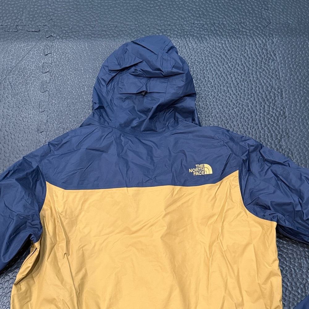 The North Face Men's Navy and Tan Windbreaker/Raincoat - Picture 4 of 4